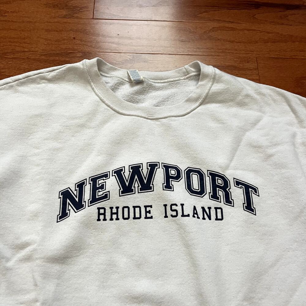 Newport Rhode Island White and Navy Blue Crew Neck Sweatshirt Size Large - Picture 2 of 6